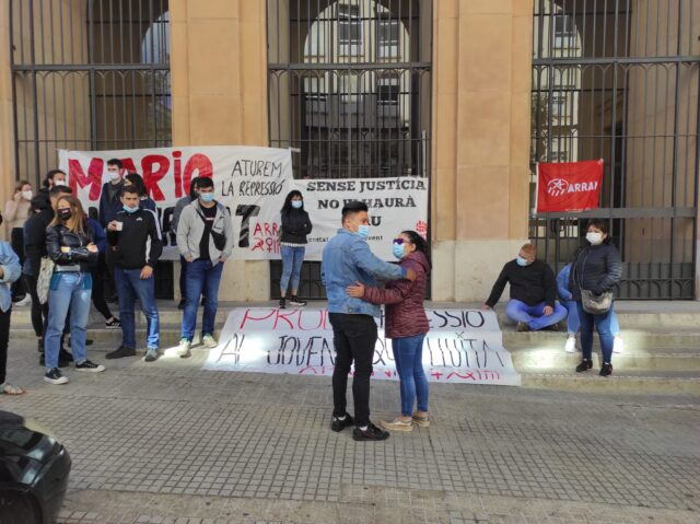 El Mario a la sortida del Palau de Justícia de Tarragona