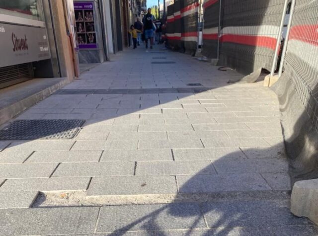 Mal estat enrajolat Canyelles