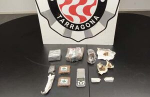 Detingut per portar més d’1,3 quilos d’haixix en una motxilla a Tarragona