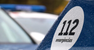 Mor el conductor d’un turisme en xocar amb una grua a l’AP-7 Pla de detall d'un lateral d'un dels nous vehicles dels Mossos d'Esquadra presentats al Complex Egara amb la imatge del telèfon d'emergències 112, el dia 11 de novembre de 2021. (Horitzontal)