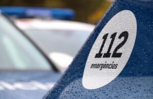 Mor el conductor d’un turisme en xocar amb una grua a l’AP-7 Pla de detall d'un lateral d'un dels nous vehicles dels Mossos d'Esquadra presentats al Complex Egara amb la imatge del telèfon d'emergències 112, el dia 11 de novembre de 2021. (Horitzontal)