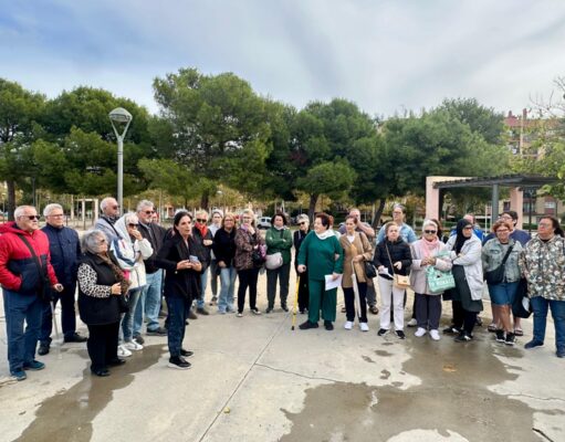 Els veïns de les “cases de colors” reclamen solucions a la degradació del barri