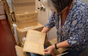 La URV amplia el seu fons documental amb 1.300 cintes de vídeo i 4.600 llibres