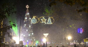 Milers de persones celebren l’encesa de les llums de Nadal a Salou