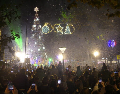 Milers de persones celebren l’encesa de les llums de Nadal a Salou