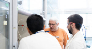 L’ICIQ lidera una recerca pionera per controlar reaccions químiques amb camps magnètics