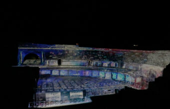 L’amfiteatre connecta la història i el paper de les dones amb un màping únic