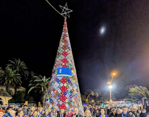 Salou impulsa la seva identitat amb l’arbre de ganxet més alt de Catalunya