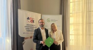 L’Associació Contra el Càncer i l’AEDT impulsen un acord per promoure la salut laboral i el suport a dones amb càncer
