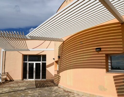 L’antiga recepció i les pistes esportives de la Ciutat del Repòs ja són de titularitat municipal