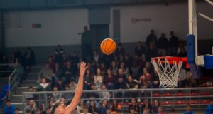 L’Ibersol CBT s’imposa al Valls en un derbi intens i s’endú la victòria al Serrallo (72-59) Derbi Ibersol CBT - Valls Serallo