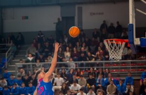 L’Ibersol CBT s’imposa al Valls en un derbi intens i s’endú la victòria al Serrallo (72-59) Derbi Ibersol CBT - Valls Serallo
