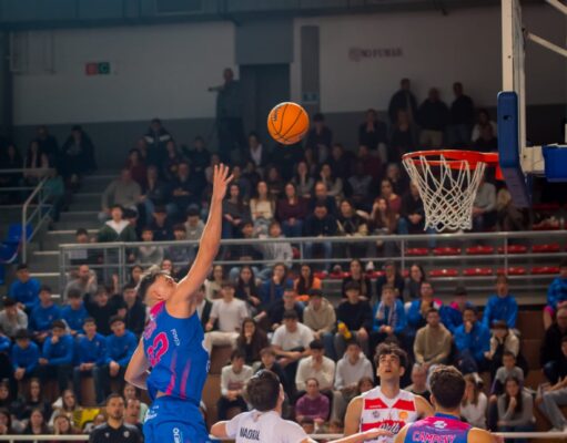L’Ibersol CBT s’imposa al Valls en un derbi intens i s’endú la victòria al Serrallo (72-59) Derbi Ibersol CBT - Valls Serallo
