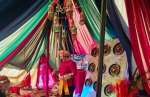 Carrer Major | Sant Pere i Sant Pau porta les cartes als Reis esperant la seva cavalcada