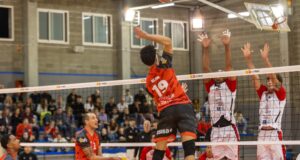 El Volei Sant Pere i Sant Pau encaixa la setena derrota i continua sense puntuar