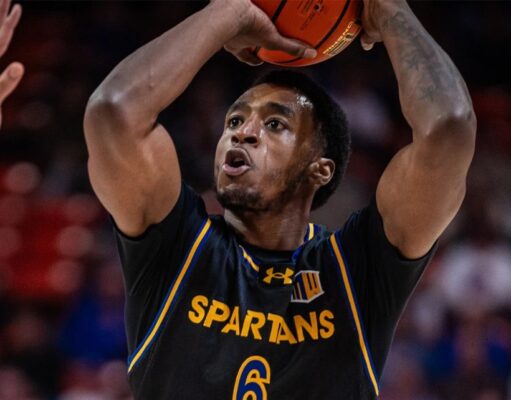 L’aler-pivot nord-americà Day Hall fitxa pel CBT