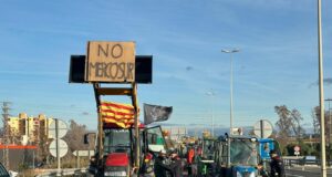 Els pagesos tallen l’accés al Port exigint que la UE no signi l’acord amb Mercosur