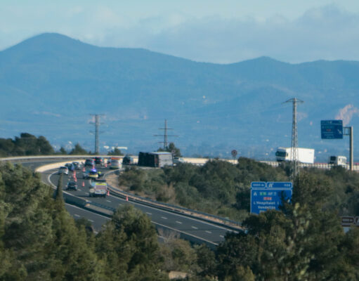 Prohibida la circulació de camions de gran tonatge al tram sud de l’AP-7 pel temporal de vent