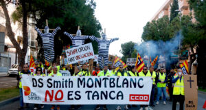 Els treballadors d’International Paper es manifesten a Tarragona contra el tancament