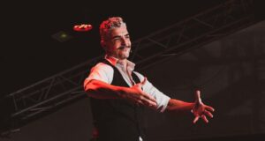 Txabi Franquesa omple de rialles el Palau de Congressos