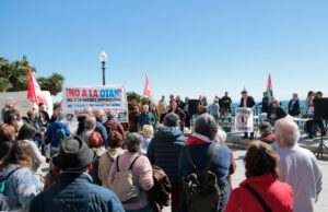 Una cassolada a Tarragona fa ressonar el rebuig envers la guerra Manifestació No a la Guerra