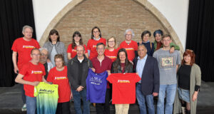 Dues flames a la plaça Verdaguer per l’arribada del Correllengua Agermanat