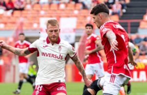 El Nàstic gana in extremis al Murcia y se mantiene fuera del descenso