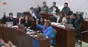 El Parlament avala la jubilació anticipada al sector químic i del refí