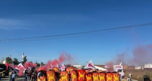 Treballadors bloquegen l’accés al complex de refinament de Tarragona per exigir la jubilació anticipada