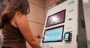 S’instal·len els primers caixers d’autoservei de ConecTarragona