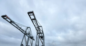 El Moll d’Andalusia canvia les grues de DP World per les de COSCO