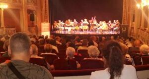 Unes 300 persones d’entitats socials gaudeixen de la Camerata XXI al Teatre Bartrina de Reus