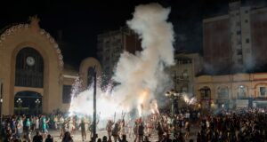Tarragona encén l’estiu a ritme de música, foc i tradició