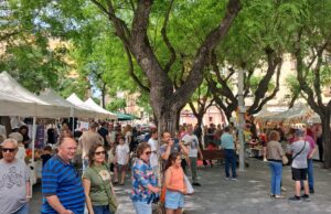 Veïns i comerços gaudeixen de la jornada FemBarri a Maria Cristina