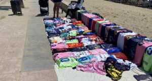 Salou estudia portar a la Fiscalia la venda ambulant il·legal a Cambrils