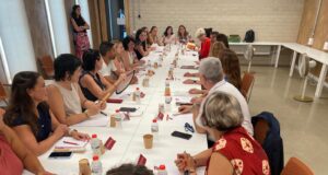 La consellera d’Educació es reuneix amb la comunitat educativa a Mont-roig del Camp