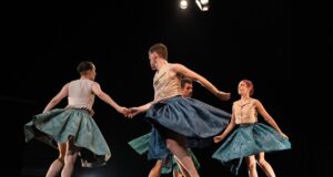 OxV | Agenda 19/08/26: Ésdansa a les Preses (Garrotxa), Concert Little Folks a la Vall de Boí i Exposició Fotoperiodisme Premi Mañé i Flaquer