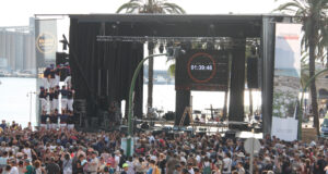 L’eclipsi total de Sol enfosqueix Tarragona davant de més de 15.000 persones