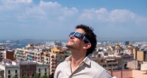 Tarragona Daily | Salut demana la utilització d’ulleres homologades per veure l’eclipsi