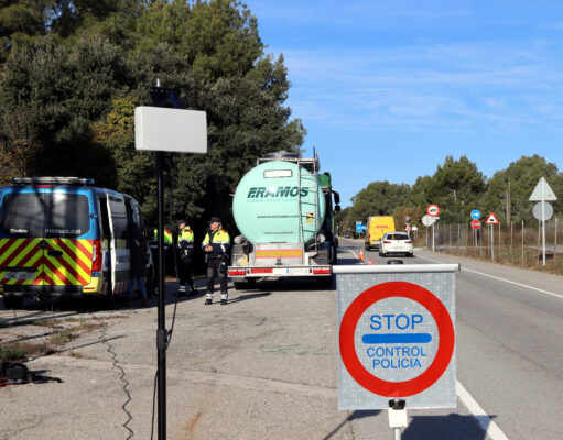 Més d’una setantena de denúncies en un macrocontrol de vehicles pesants a l’AP-7 i l’A-2