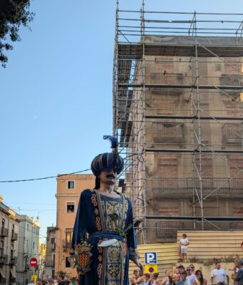 Els Gegants Moros de Tarragona celebren 175 anys d’història. Descobrim l’origen de Valatxo i Maria i la seva vinculació amb el Seguici Popular.