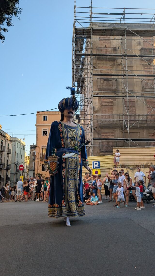 Història dels Gegants Moros Els Gegants Moros de Tarragona celebren 175 anys d’història. Descobrim l’origen de Valatxo i Maria i la seva vinculació amb el Seguici Popular.