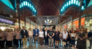 Minut de silenci al Mercat Central per la mort del treballador la passada nit